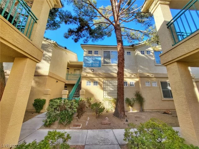 MLS: 2479838 Condo For Sale