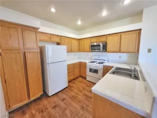 Photo #3: 2479838 Listing 