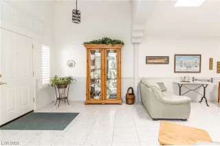 Photo #5: 2479872 Listing