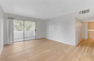 Photo #3: 2479874 Listing