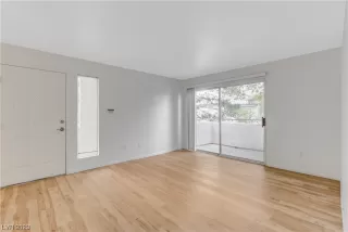 Photo #4: 2479874 Listing