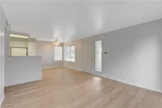 Photo #5: 2479874 Listing