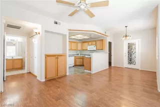 Photo #5: 2479883 Listing