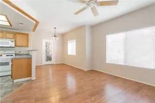 Photo #6: 2479883 Listing