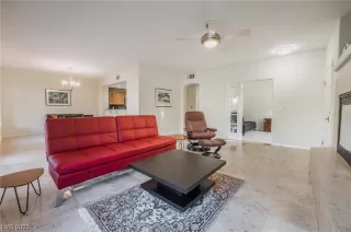 Photo #5: 2479933 Listing 