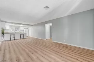 Photo #5: 2479948 Listing