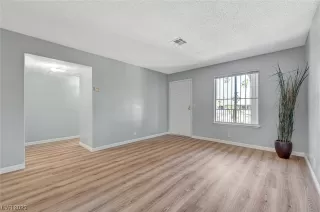 Photo #6: 2479948 Listing