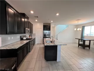 Photo #5: 2479950 Listing