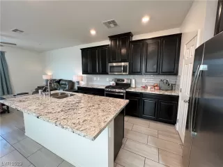 Photo #6: 2479950 Listing