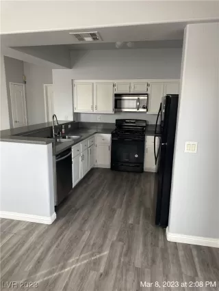 Photo #5: 2480006 Listing 