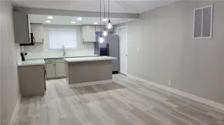 Photo #3: 2480008 Listing 