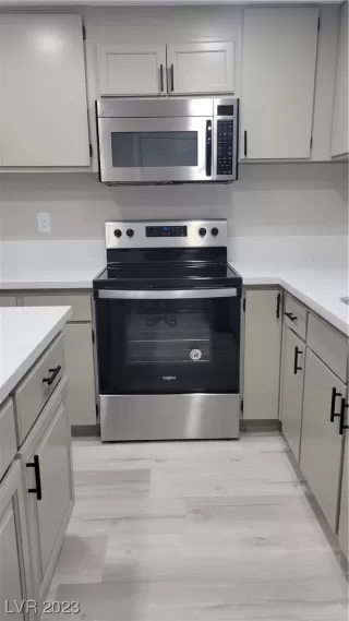 Photo #5: 2480008 Listing 