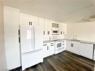 Photo #5: 2480035 Listing 