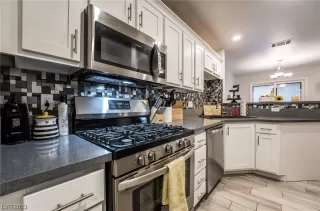 Photo #1: 2480036 Listing