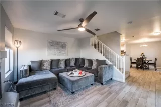 Photo #5: 2480036 Listing