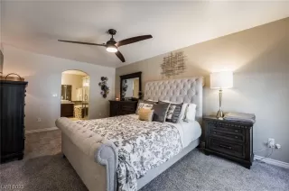 Photo #6: 2480036 Listing