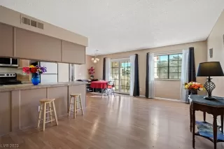 Photo #4: 2480049 Listing