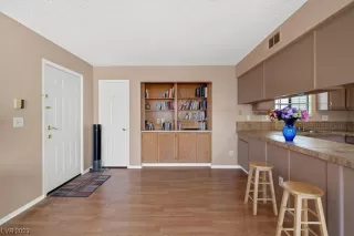 Photo #6: 2480049 Listing