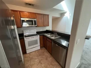 Photo #2: 2480072 Listing
