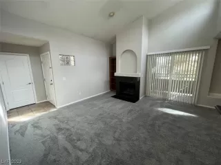 Photo #5: 2480072 Listing