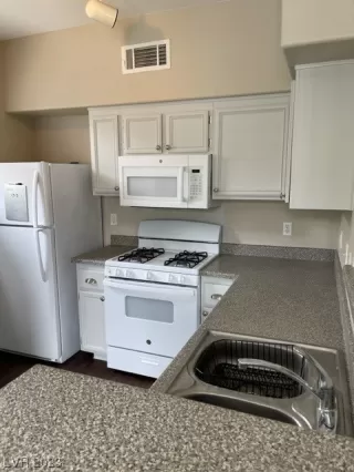 Photo #5: 2480094 Listing 