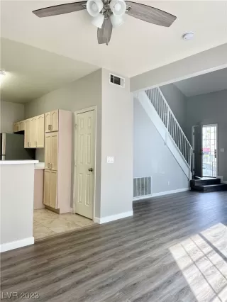 Photo #4: 2480137 Listing 