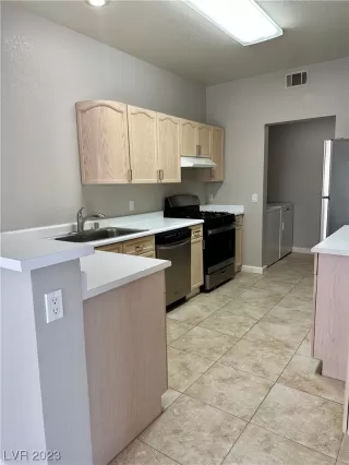 Photo #6: 2480137 Listing 