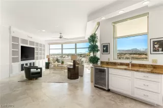 Photo #5: 2480155 Listing 