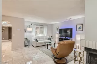 Photo #5: 2480187 Listing 