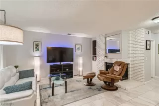 Photo #6: 2480187 Listing 