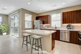 Photo #3: 2480221 Listing