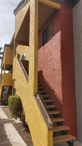 Photo #1: 2480242 Listing 