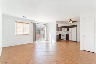 Photo #5: 2480314 Listing 