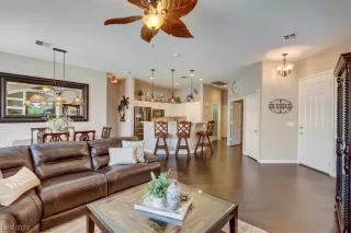 Photo #6: 2480324 Listing