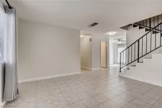 Photo #3: 2480330 Listing 