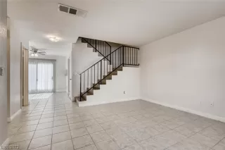 Photo #4: 2480330 Listing 