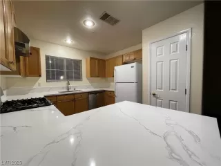 Photo #2: 2480333 Listing 