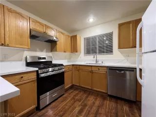 Photo #3: 2480333 Listing 