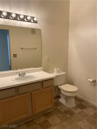 Photo #5: 2480369 Listing 