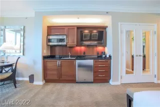 Photo #4: 2480398 Listing