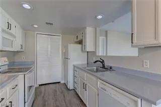 Photo #2: 2480405 Listing