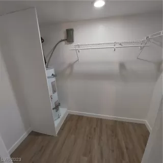 Photo #4: 2480405 Listing