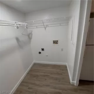 Photo #6: 2480405 Listing