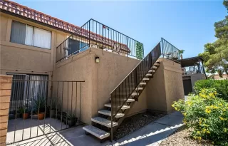 Photo #4: 2480422 Listing