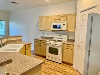 Photo #3: 2480427 Listing 