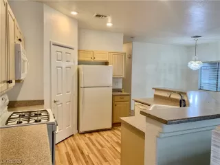 Photo #4: 2480427 Listing 