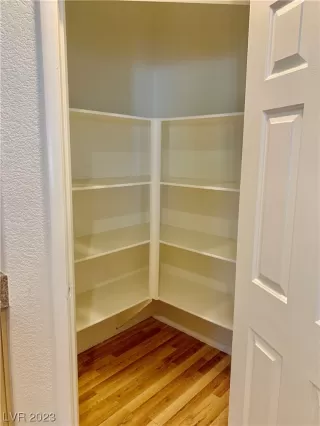 Photo #5: 2480427 Listing 