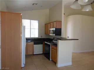Photo #4: 2480462 Listing 