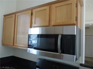 Photo #5: 2480462 Listing 