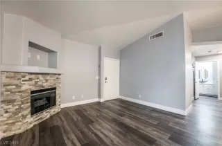 Photo #5: 2480512 Listing 